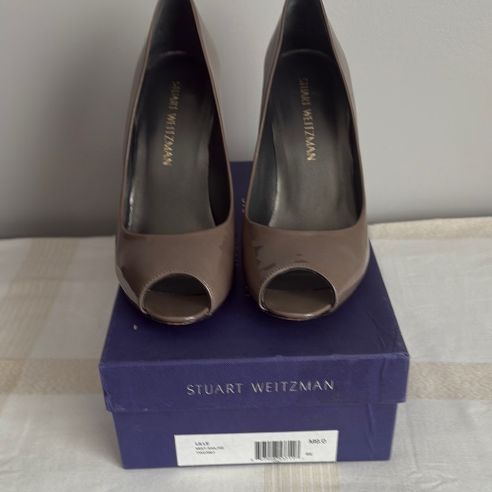 STUART WEITZMAN PEEP TOE HEELS, SIZE 9.0, Grey Color.